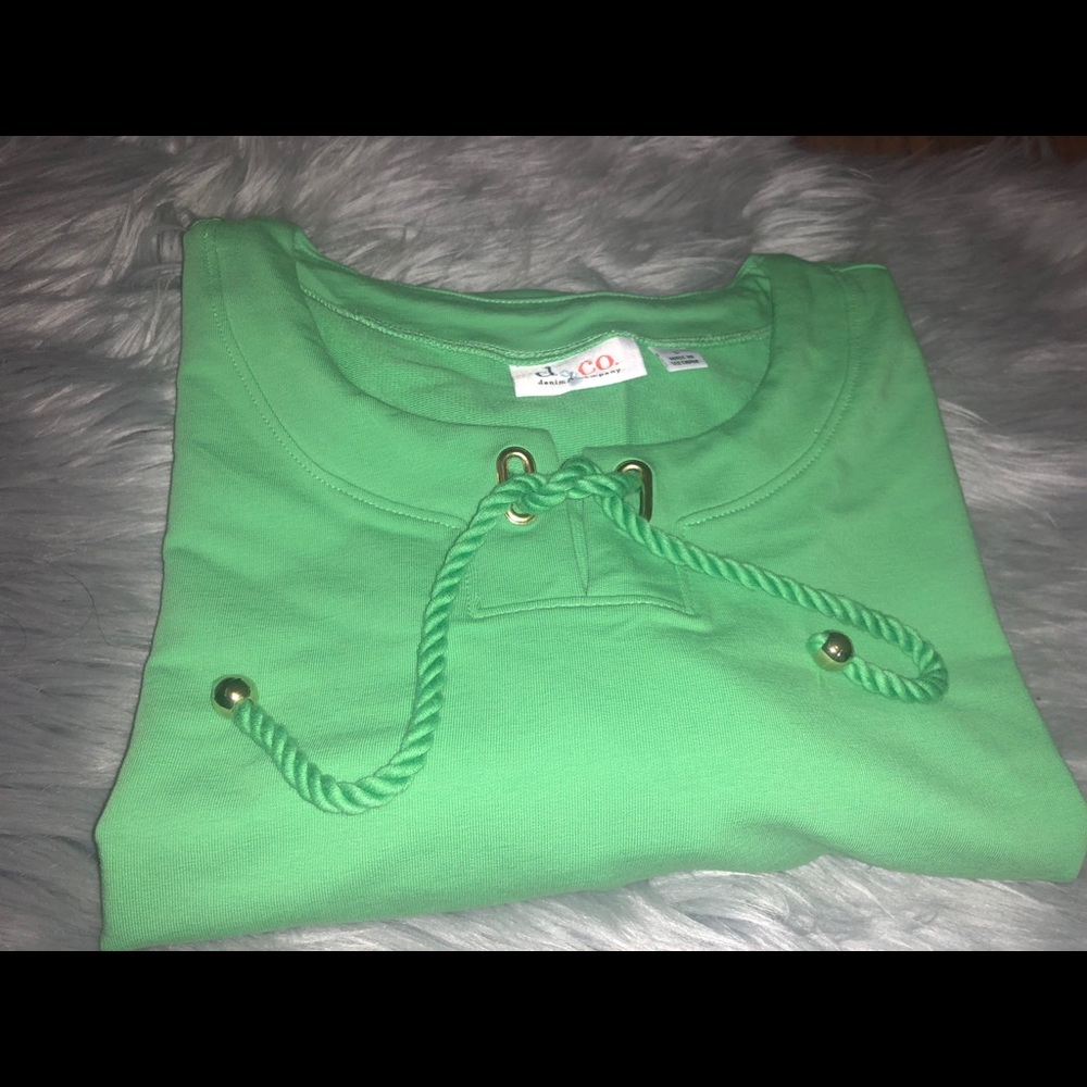 Denim & Co. Super cute Green Light & Thin Sweater